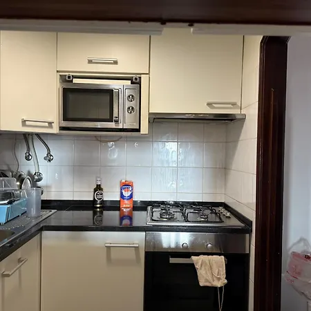 Cozy Room Near The Beach In Parede, Min Stay 2 Weeks * פארדס