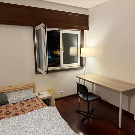 Cozy Room Near The Beach In Parede, Min Stay 2 Weeks בית אירוח פארדס